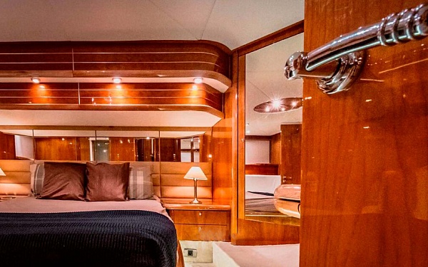Арнеда яхты Sunseeker 64 с флайбриджем в Дубае, ОАЭ